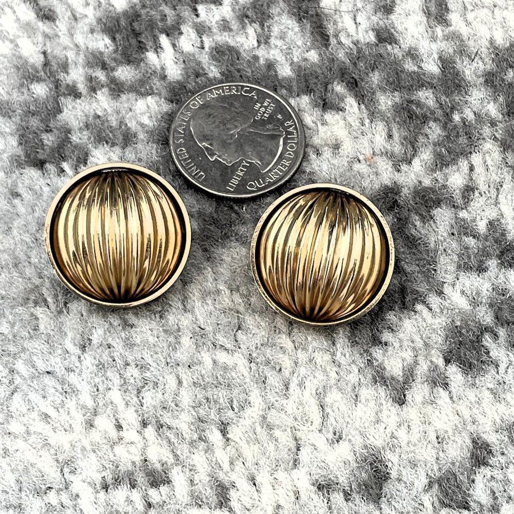 Vintage Gold-tone Ribbed Domed Clip-on Earrings - Picture 2 of 4